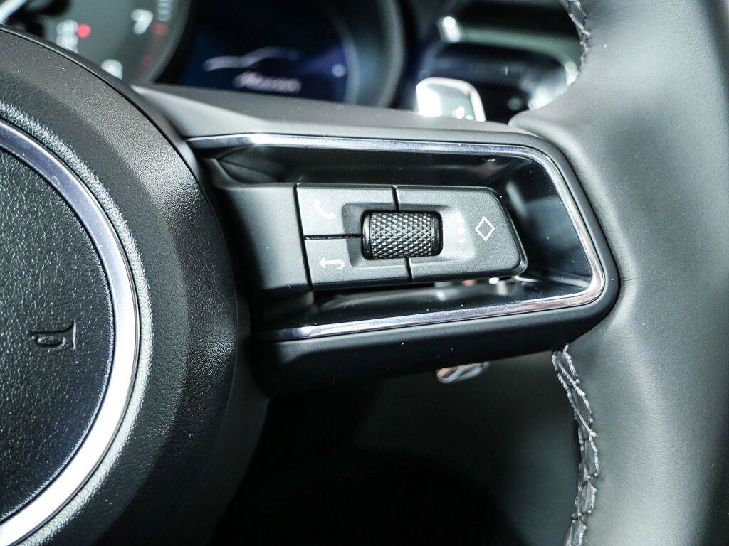 Certified 2026 Porsche Macan Turbo AWD/4WD image 11