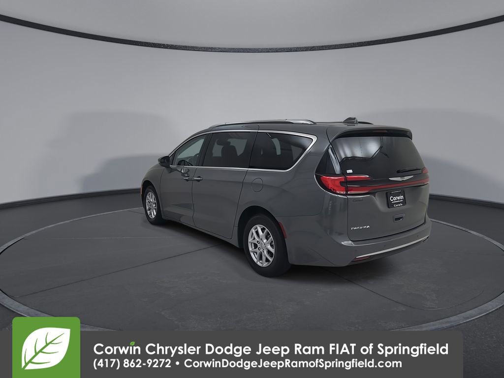 Used 2021 Chrysler Pacifica Touring-L w/ Uconnect Theater Family Group FWD image 11