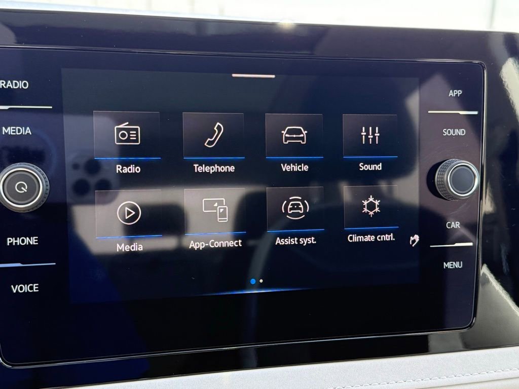 Certified 2025 Volkswagen Taos SE FWD image 22