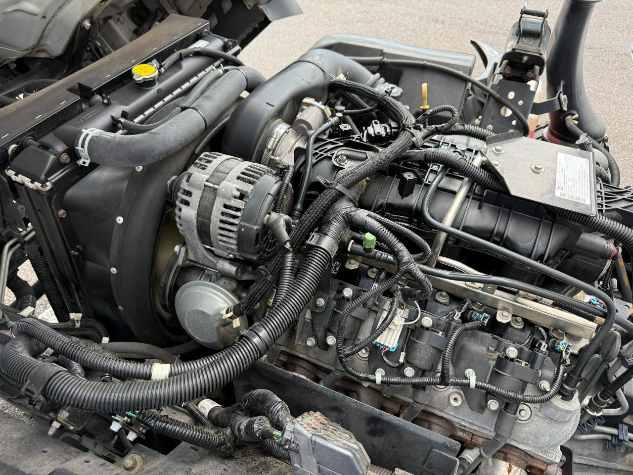 Used 2019 Isuzu NPR RWD image 19