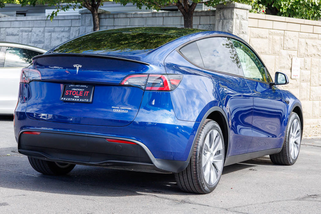 Used 2024 Tesla Model Y Long Range AWD/4WD image 19