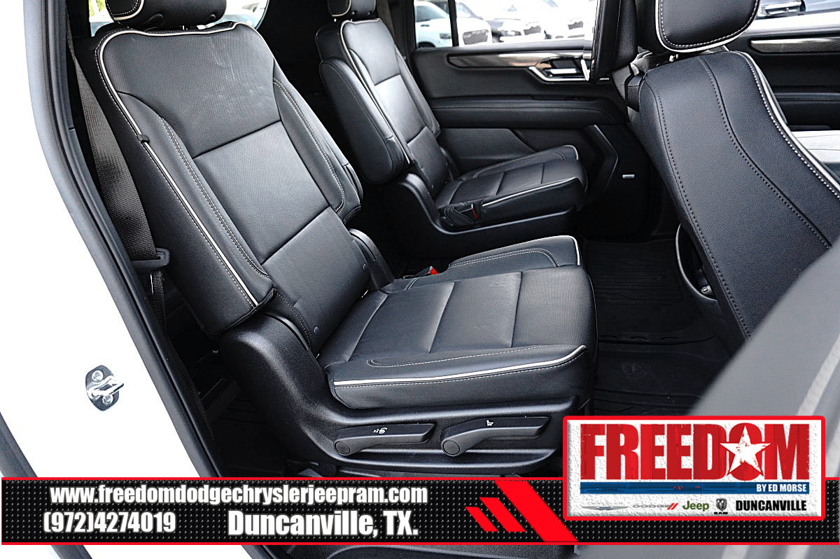 Used 2026 GMC Yukon XL Elevation w/ Elevation Premium Package AWD/4WD image 17