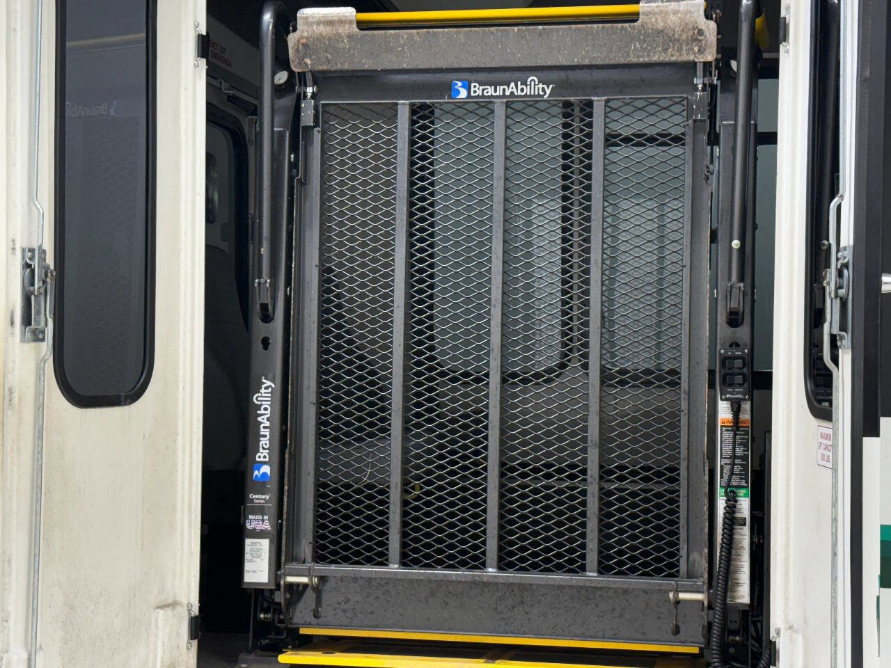 Used 2016 Ford E-350 and Econoline 350 Super Duty w/ Shuttle Bus Prep Package image 75