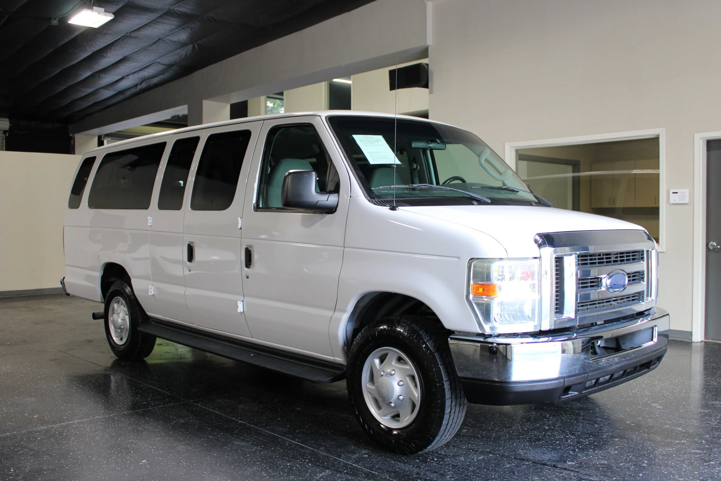 Used 2008 Ford E-350 and Econoline 350 XL RWD image 1