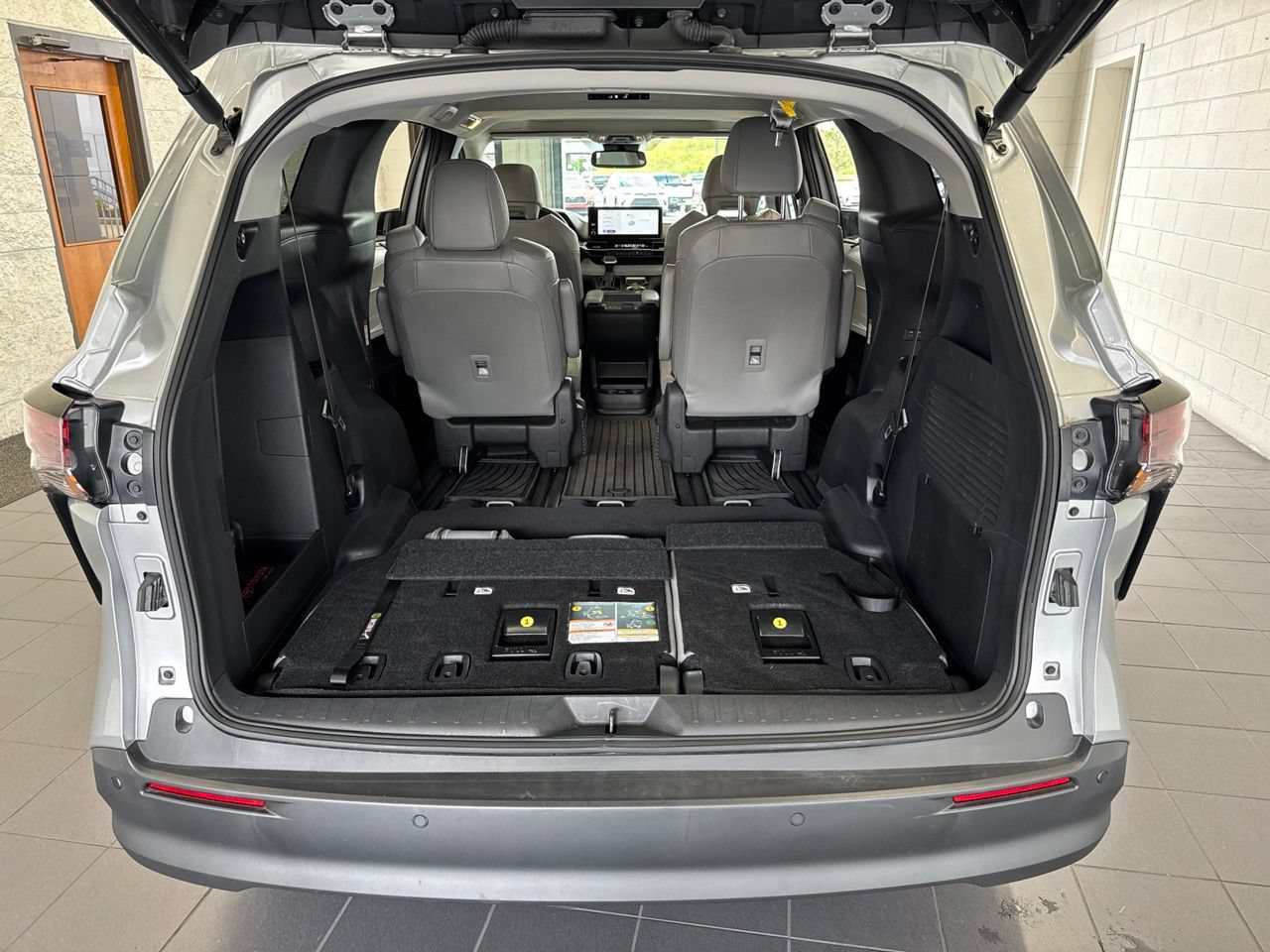 Certified 2025 Toyota Sienna XLE w/ XLE Plus Package AWD/4WD image 9