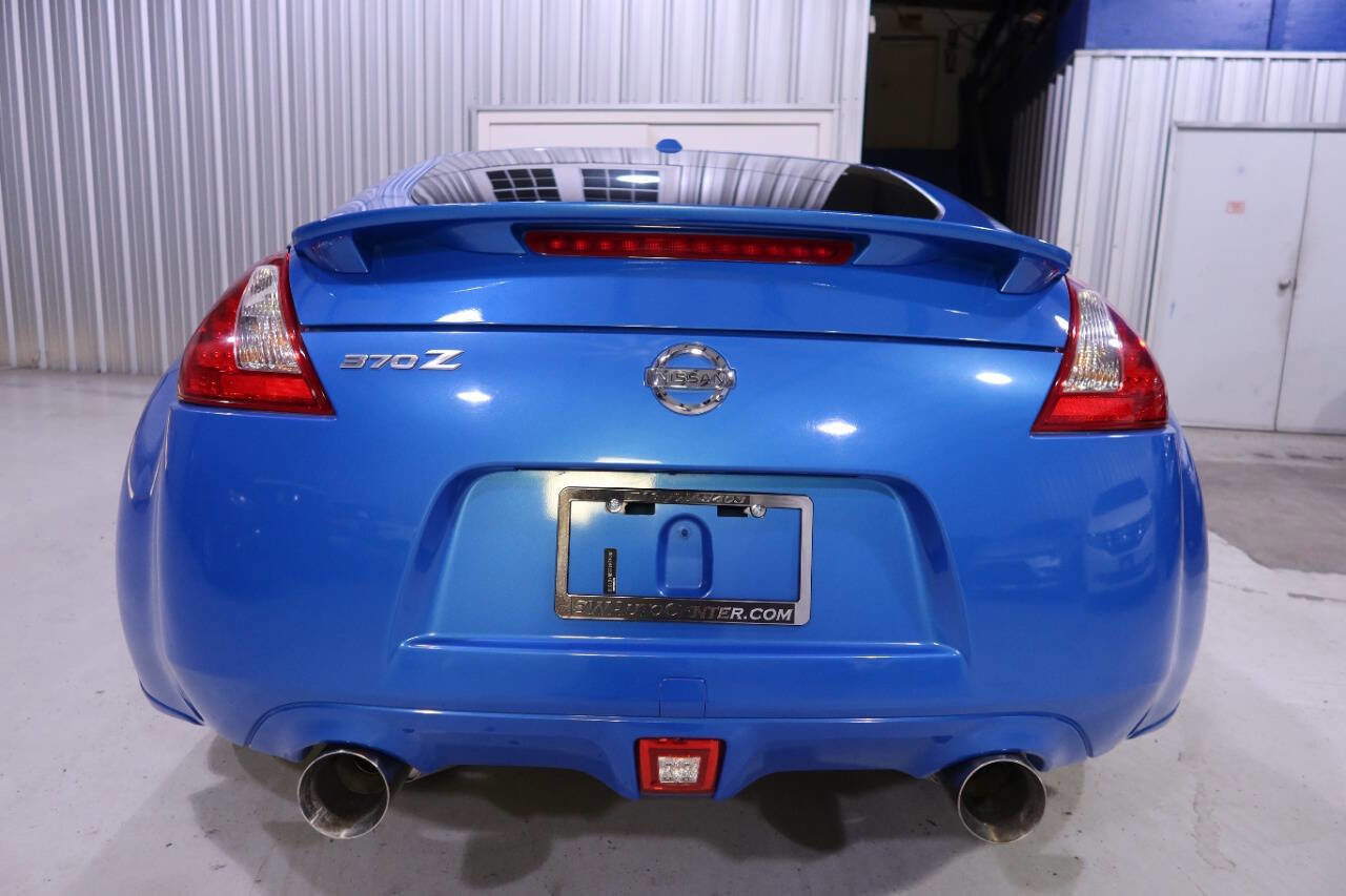 Used 2009 Nissan 370Z Touring w/ Sport Pkg image 4