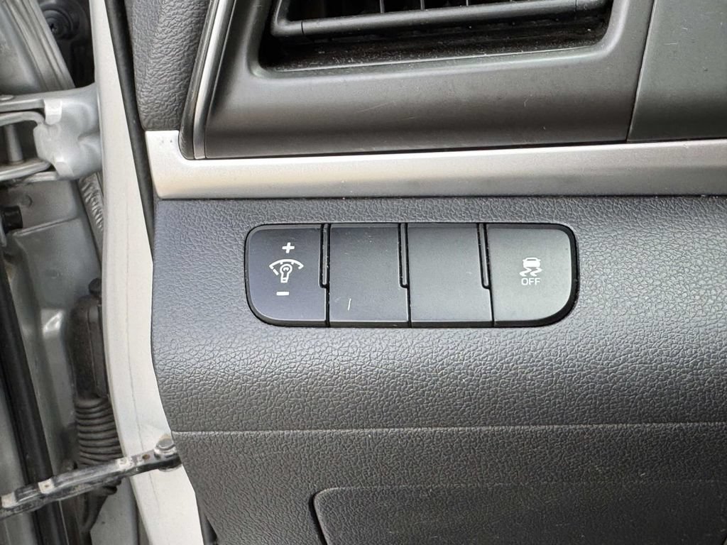 Used 2019 Hyundai Elantra SE w/ Cargo Package FWD image 22