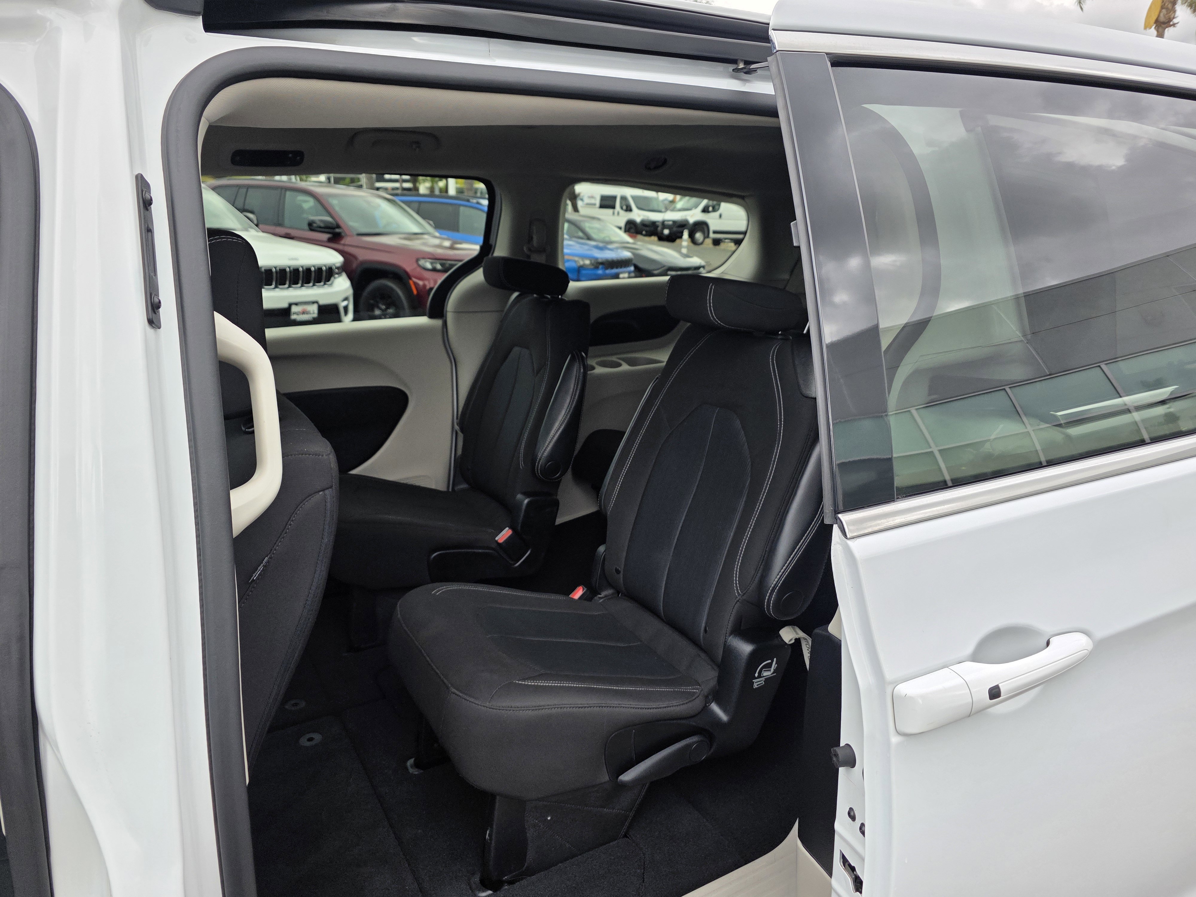 Certified 2023 Chrysler Voyager LX image 18