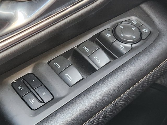 Used 2022 GMC Yukon SLT w/ SLT Luxury Package RWD image 22