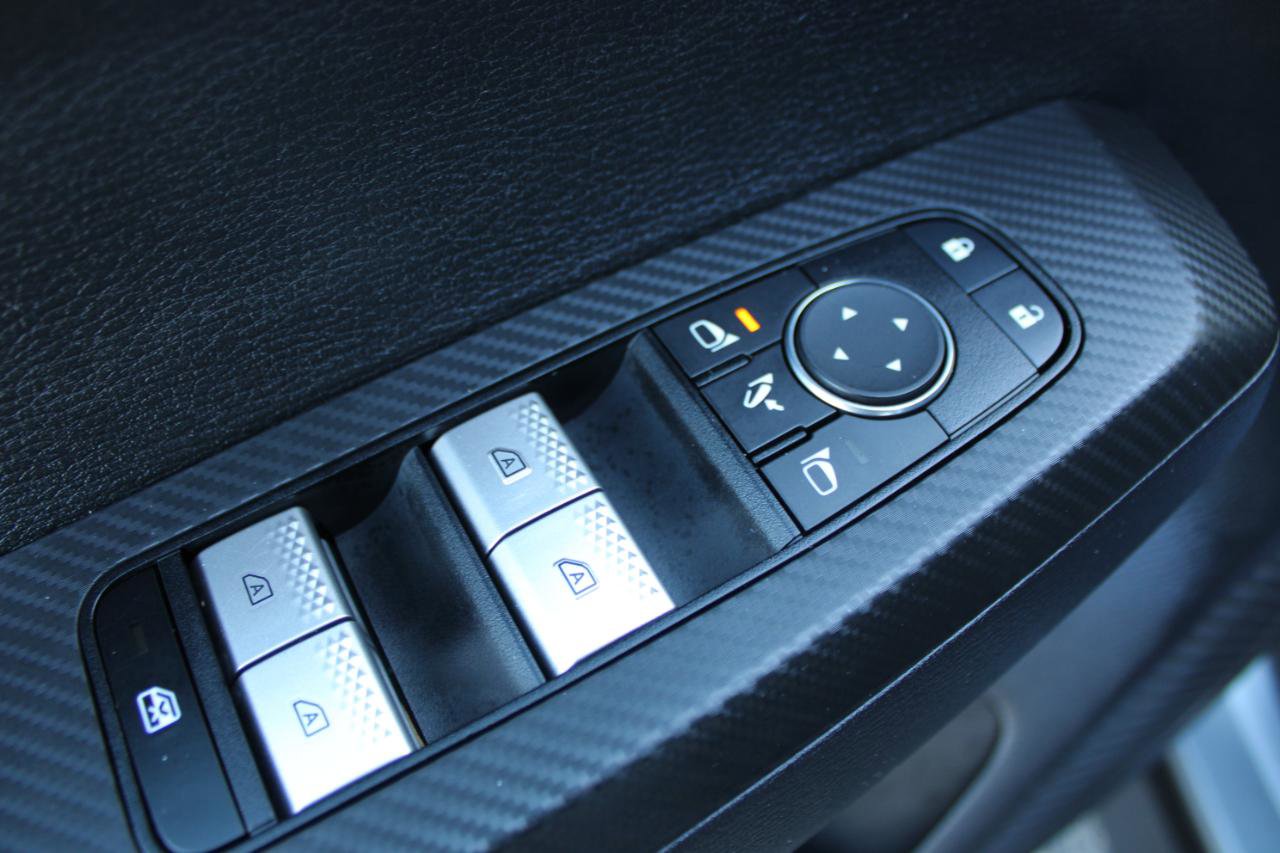 Used 2024 Mitsubishi Outlander SE Black Edition image 16