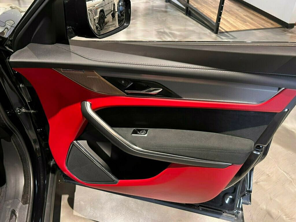 Used 2023 Jaguar F-PACE SVR image 24