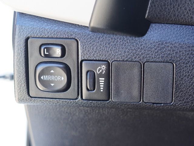 Used 2017 Toyota Corolla LE FWD image 18