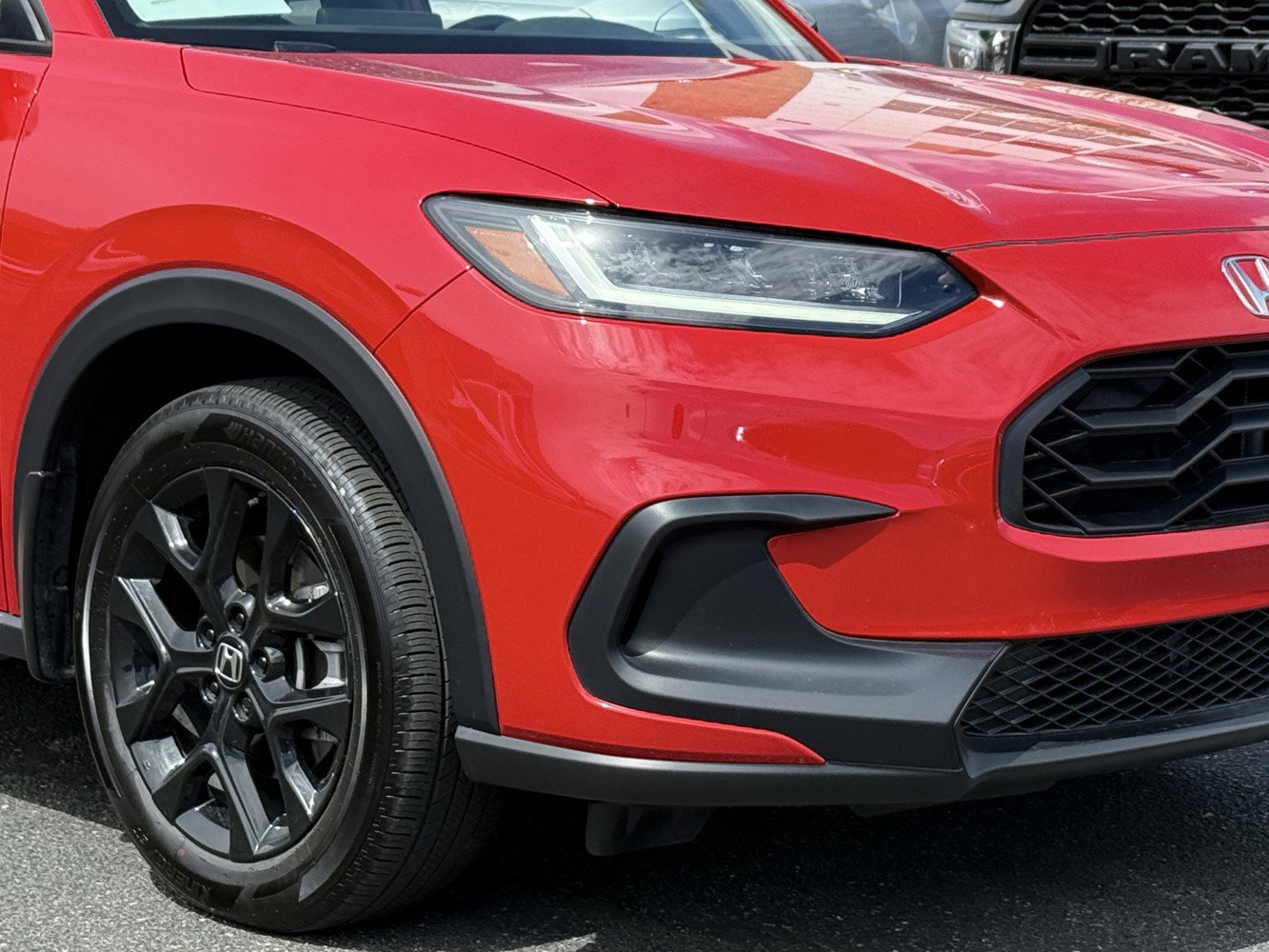 Certified 2025 Honda HR-V Sport image 2