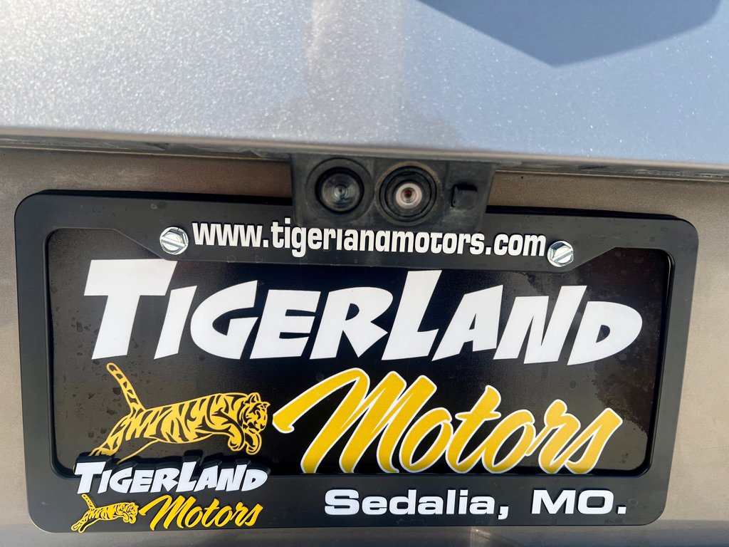 Used 2017 Cadillac Escalade ESV Platinum image 24