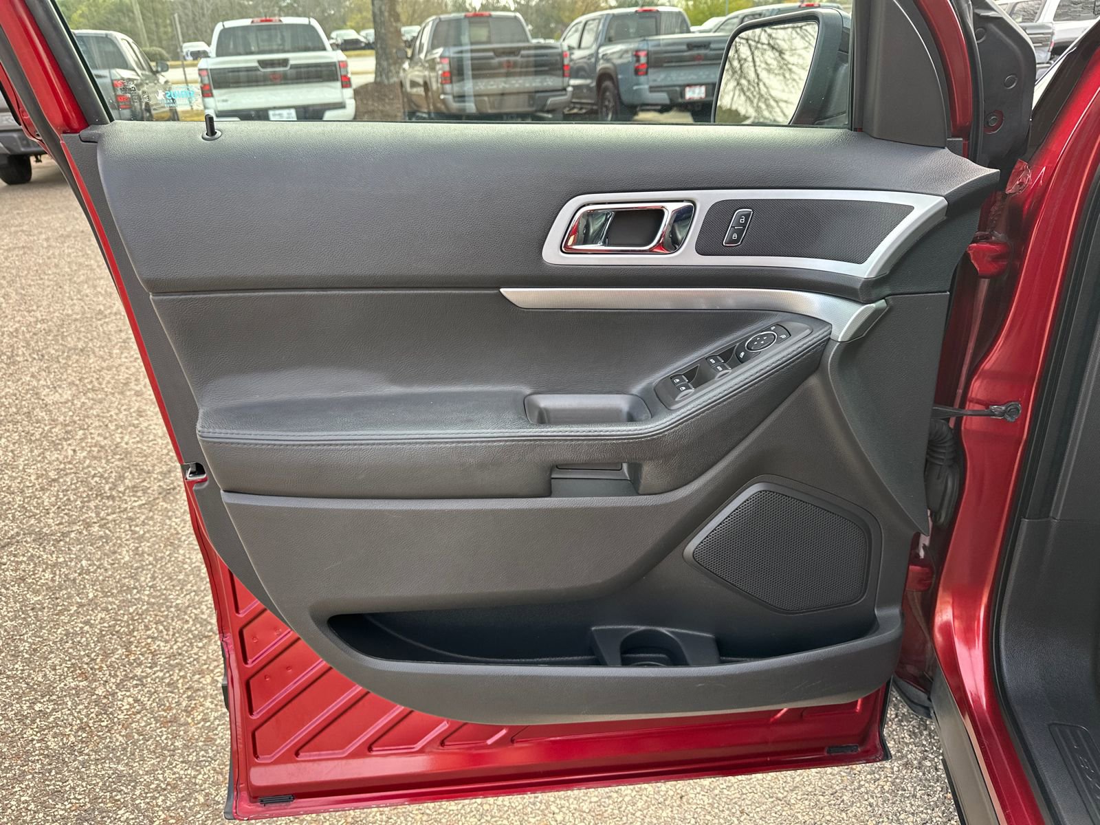 Used 2014 Ford Explorer XLT w/ Equipment Group 202A image 8