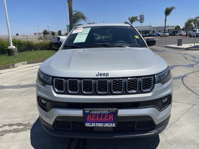 Used 2024 Jeep Compass Latitude AWD/4WD image 3