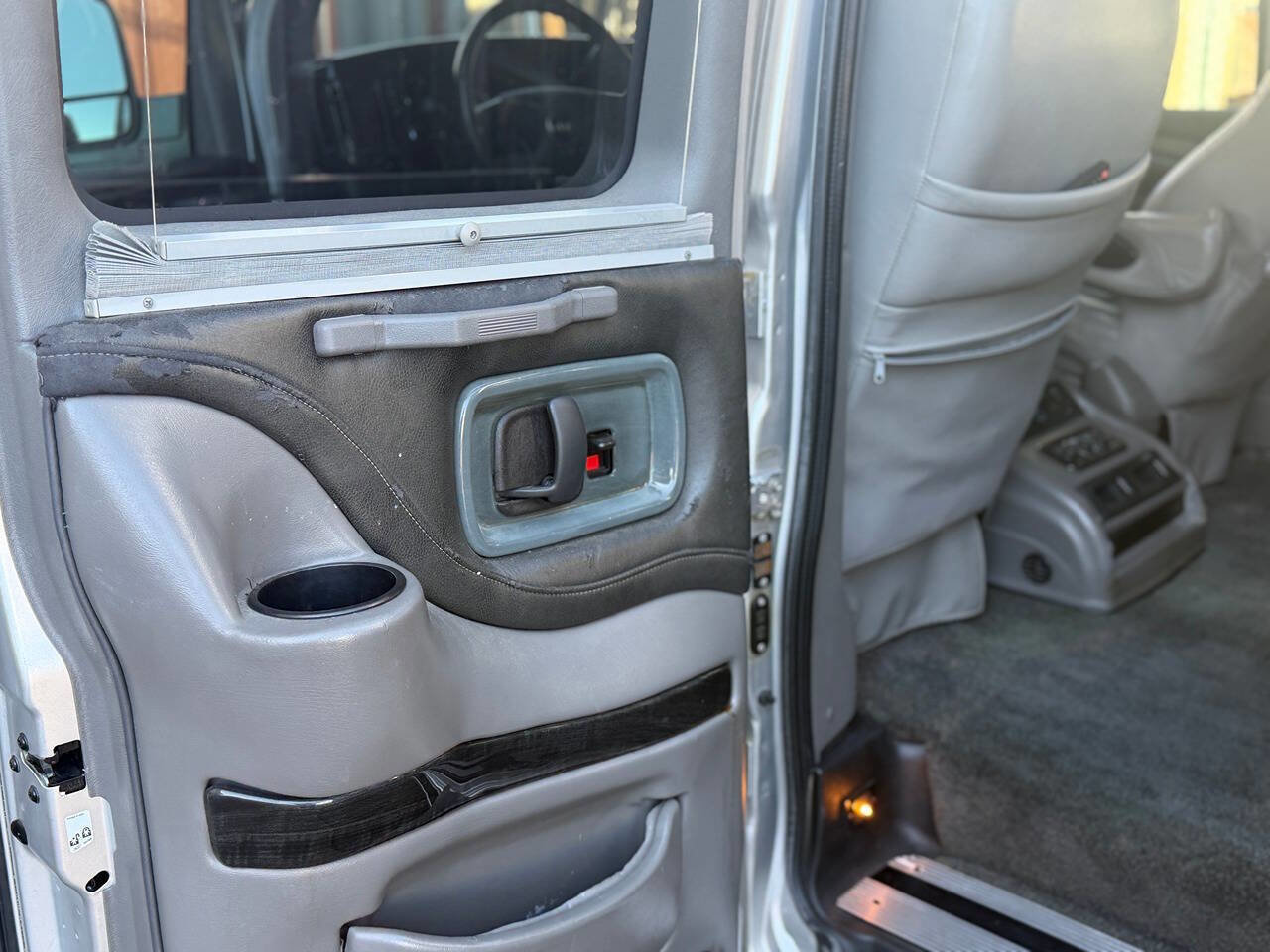 Used 2013 GMC Savana 1500 image 21
