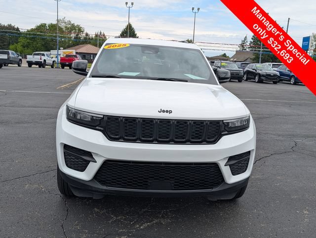 Used 2025 Jeep Grand Cherokee Altitude AWD/4WD video 2
