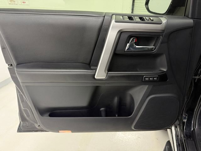 Used 2015 Toyota 4Runner Limited AWD/4WD image 31