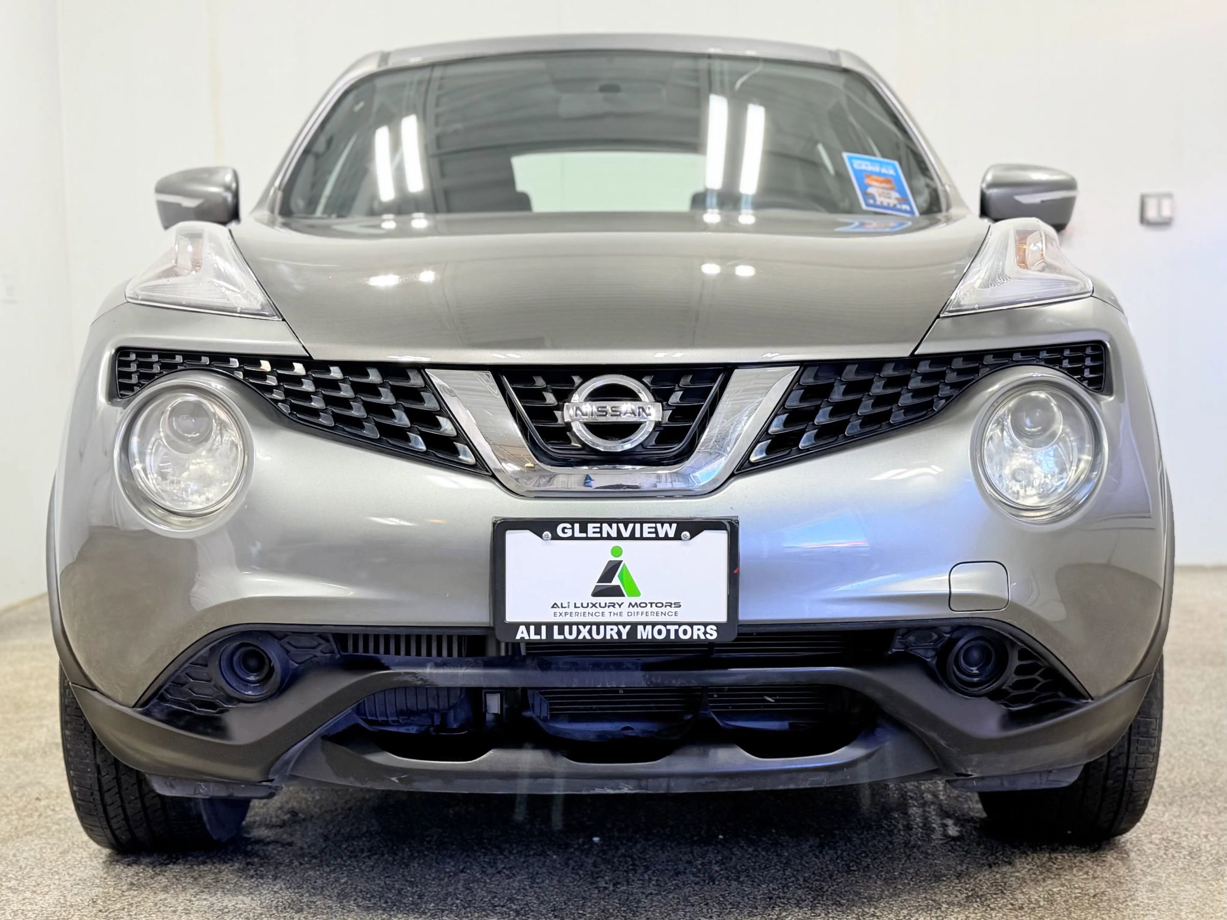 Used 2016 Nissan Juke S FWD image 2