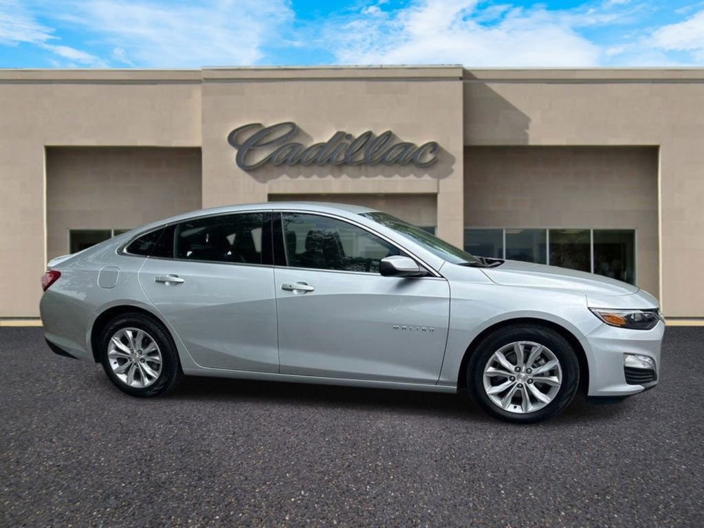 Used 2022 Chevrolet Malibu LT FWD image 2