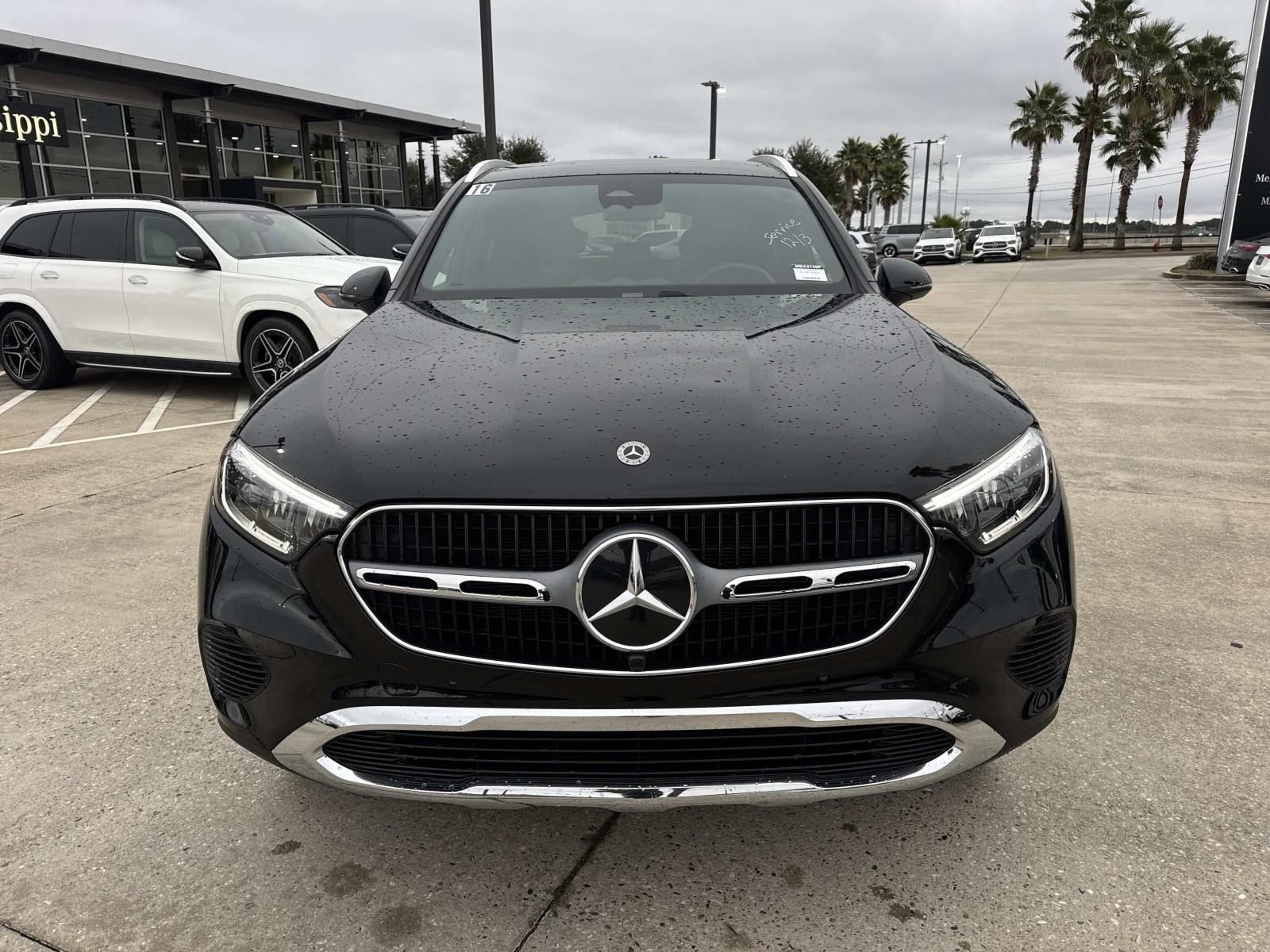 Used 2025 Mercedes-Benz GLC 300 4MATIC image 2