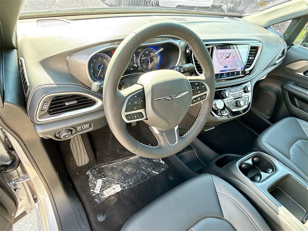 New 2026 Chrysler Pacifica Select image 11