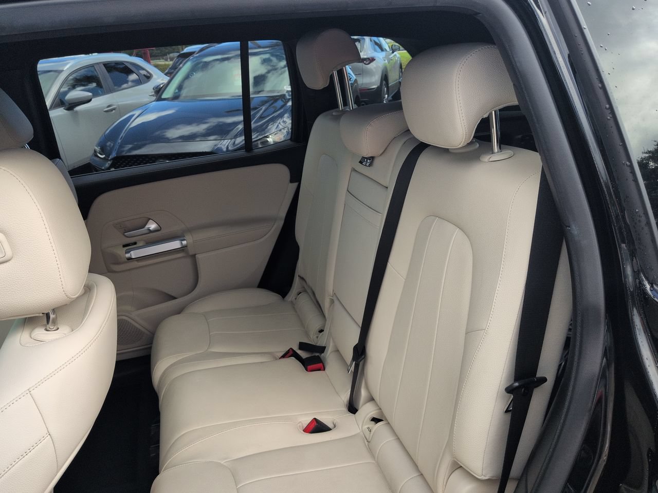 Used 2023 Mercedes-Benz GLB 250 w/ Premium Package image 14