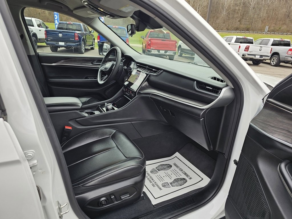 Used 2024 Jeep Grand Cherokee Limited image 25