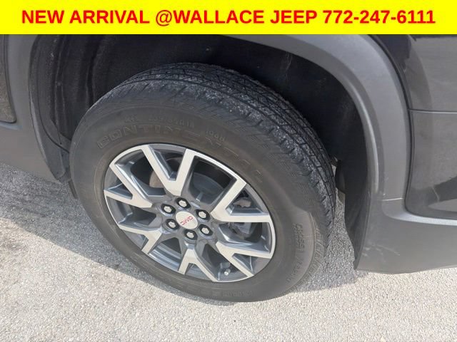 Used 2023 GMC Acadia SLT w/ Preferred Package FWD image 9