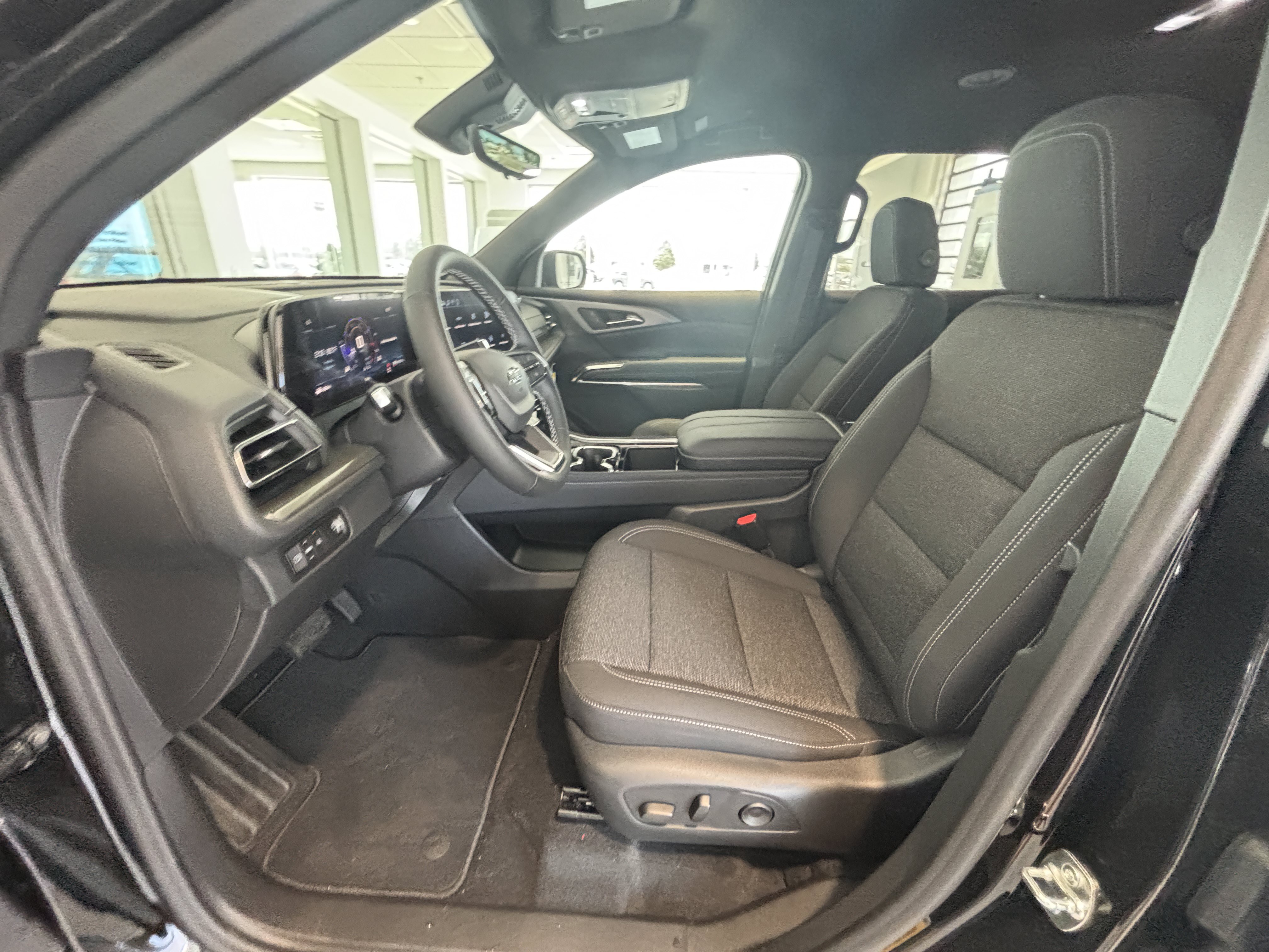 New 2027 Chevrolet Traverse LT w/ Midnight/Sport Edition FWD image 2
