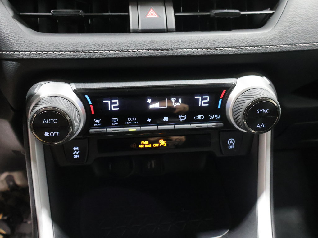 Used 2025 Toyota RAV4 XLE AWD/4WD image 29