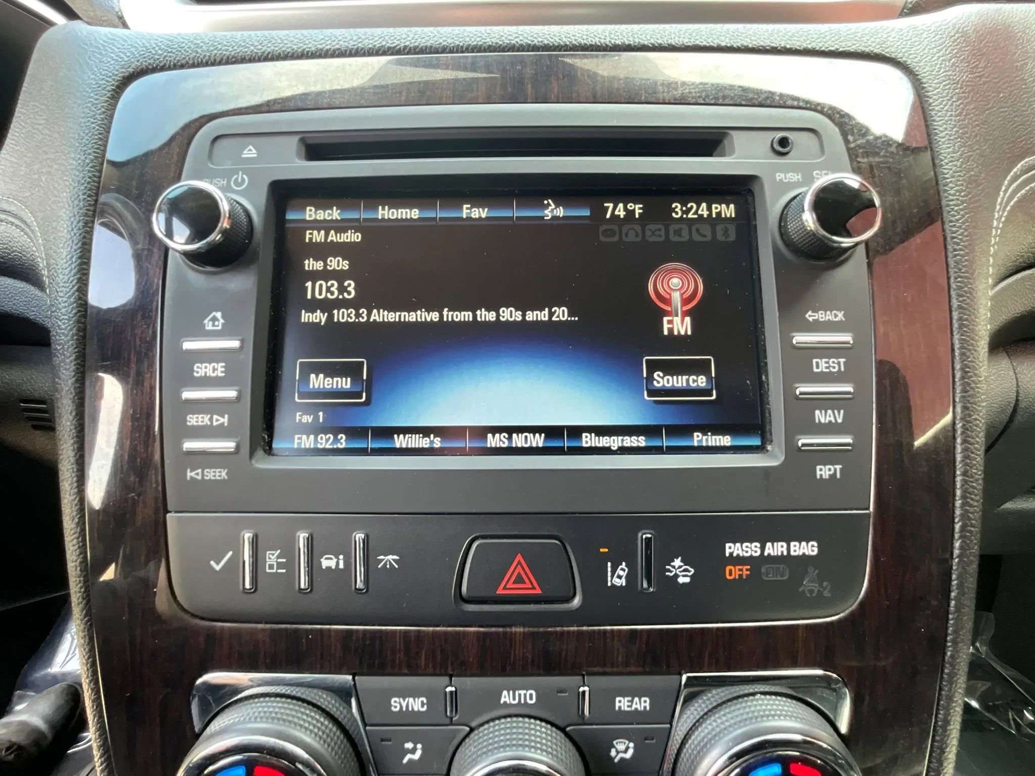 Used 2016 Chevrolet Traverse LTZ AWD/4WD image 38