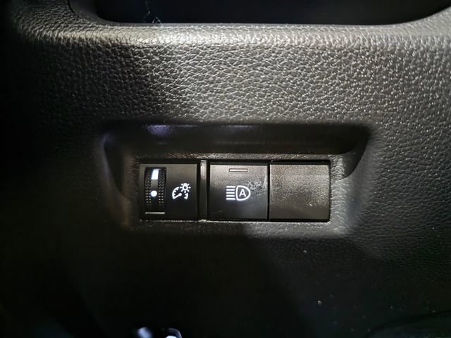 Used 2025 Toyota RAV4 XLE AWD/4WD image 18