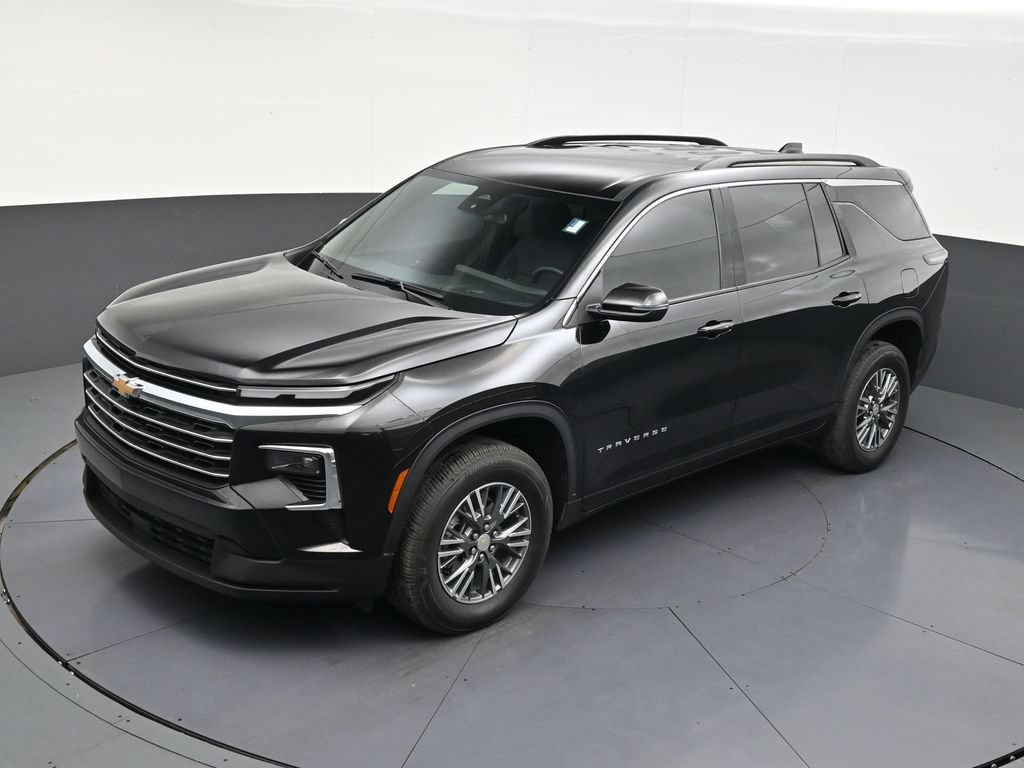 Used 2025 Chevrolet Traverse LT FWD image 9