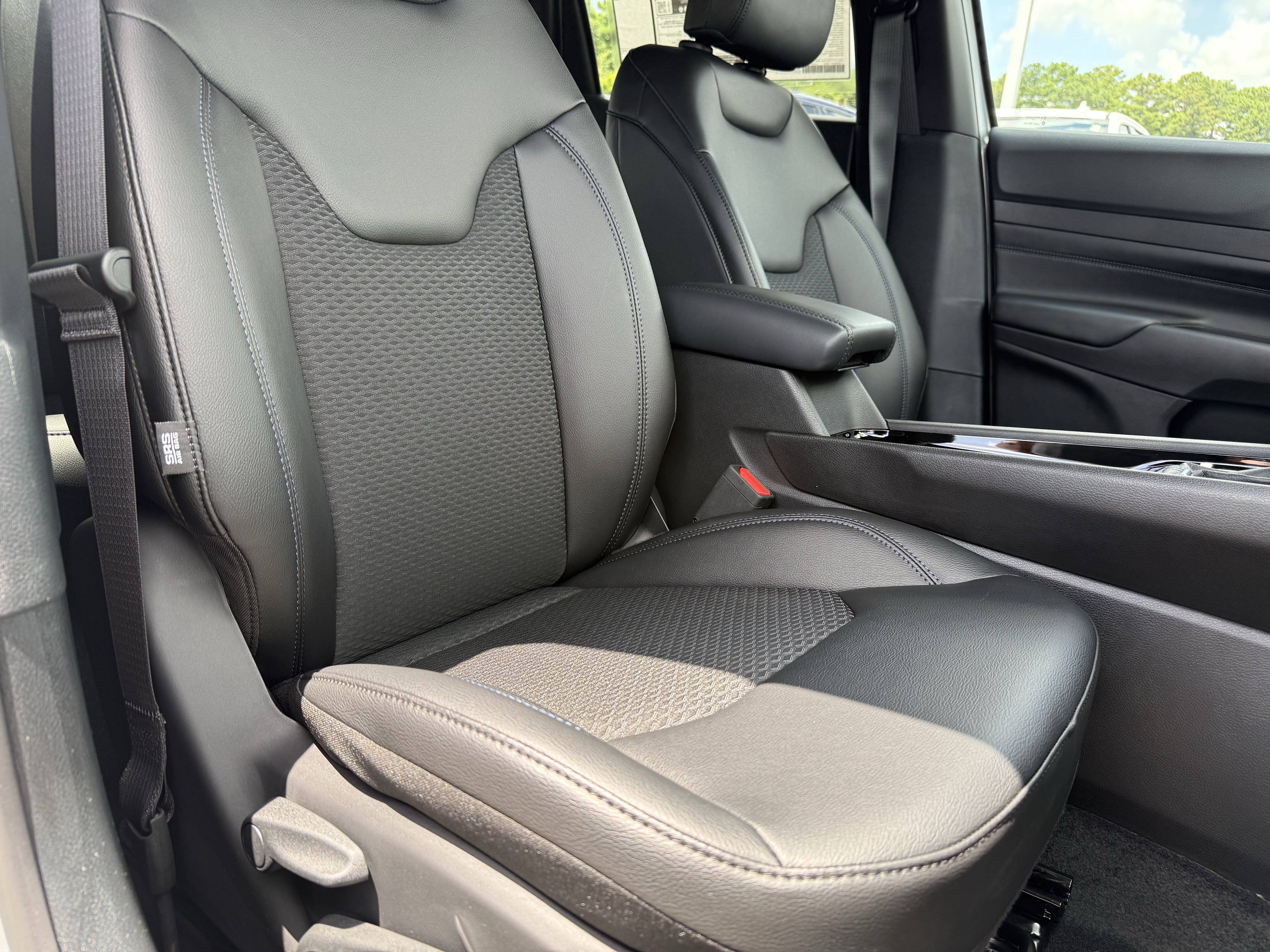 New 2026 Jeep Compass Latitude AWD/4WD image 32