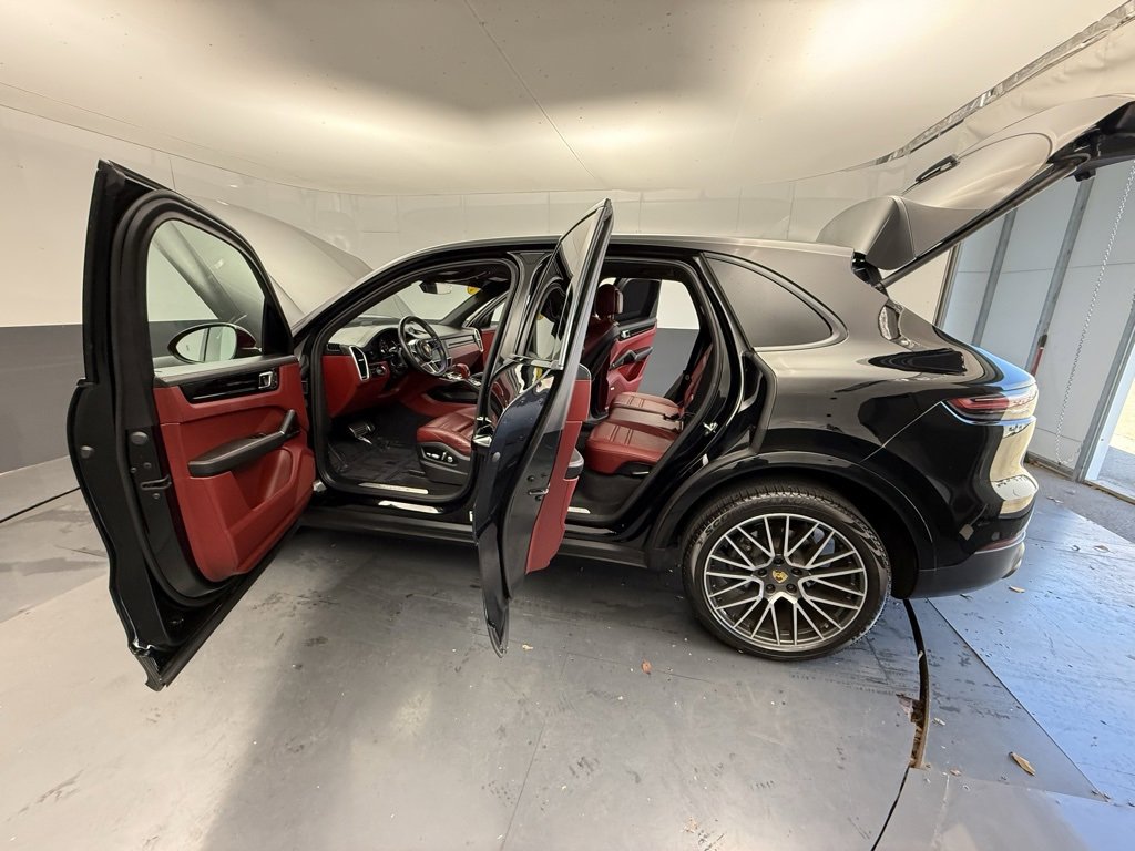 Used 2019 Porsche Cayenne S image 19