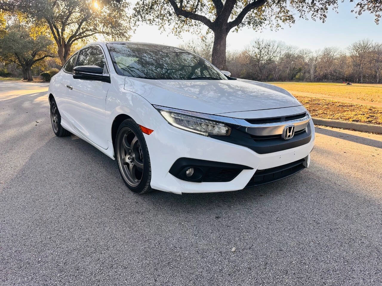 Used 2016 Honda Civic Touring image 6