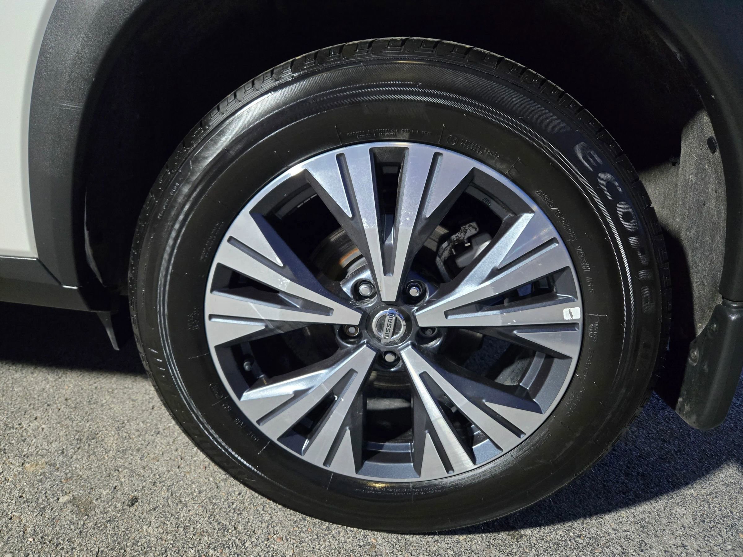 Used 2021 Nissan Rogue SV w/ Premium Package image 22