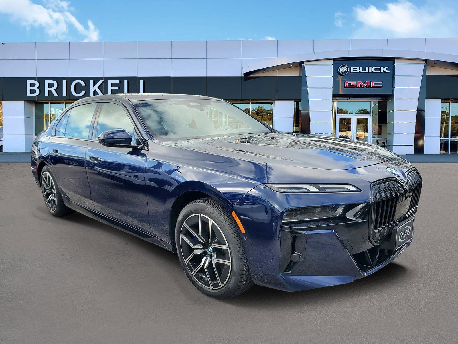 Used 2024 BMW 760i xDrive w/ Premium Package image 2