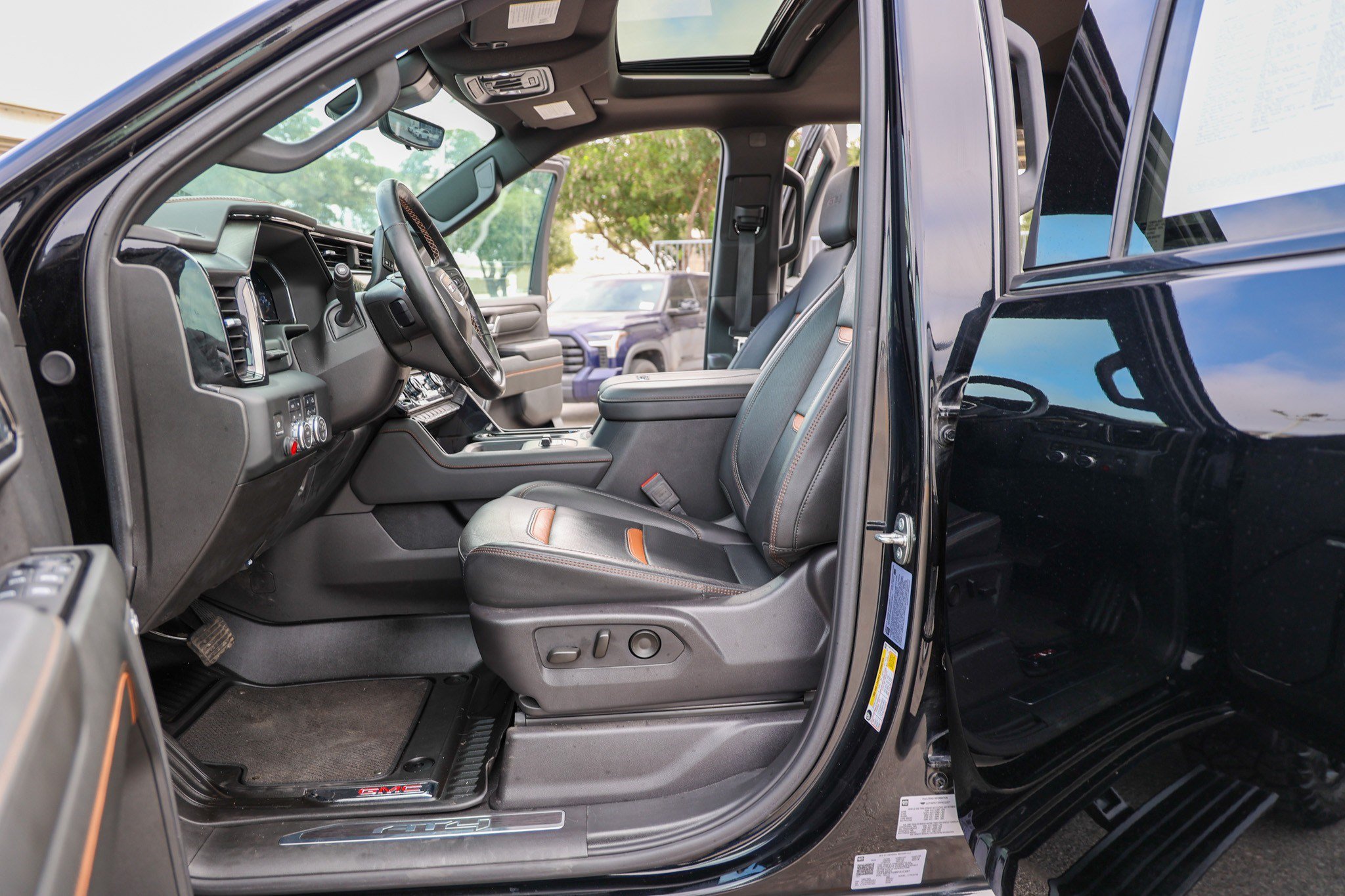 Used 2024 GMC Sierra 2500 AT4 w/ AT4 Premium Plus Package AWD/4WD image 39