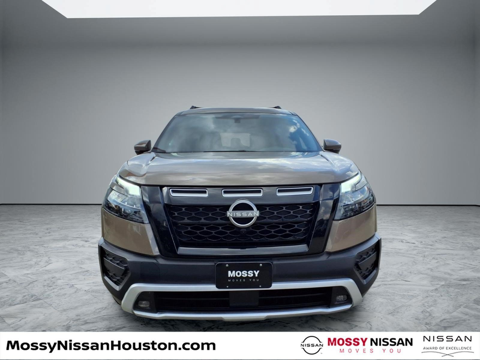 Used 2024 Nissan Pathfinder Rock Creek AWD/4WD image 3