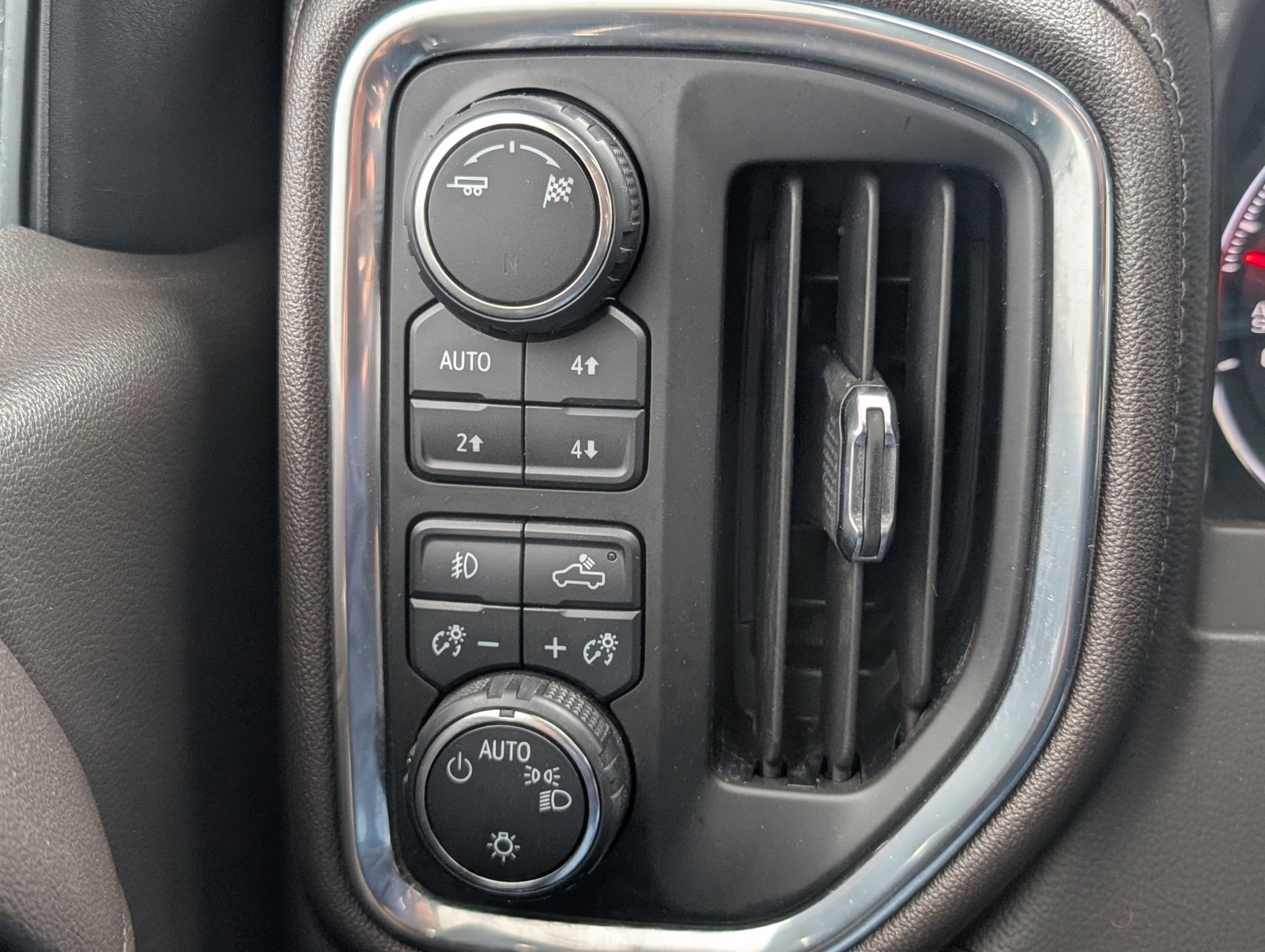 Used 2019 Chevrolet Silverado 1500 LT Trail Boss image 12