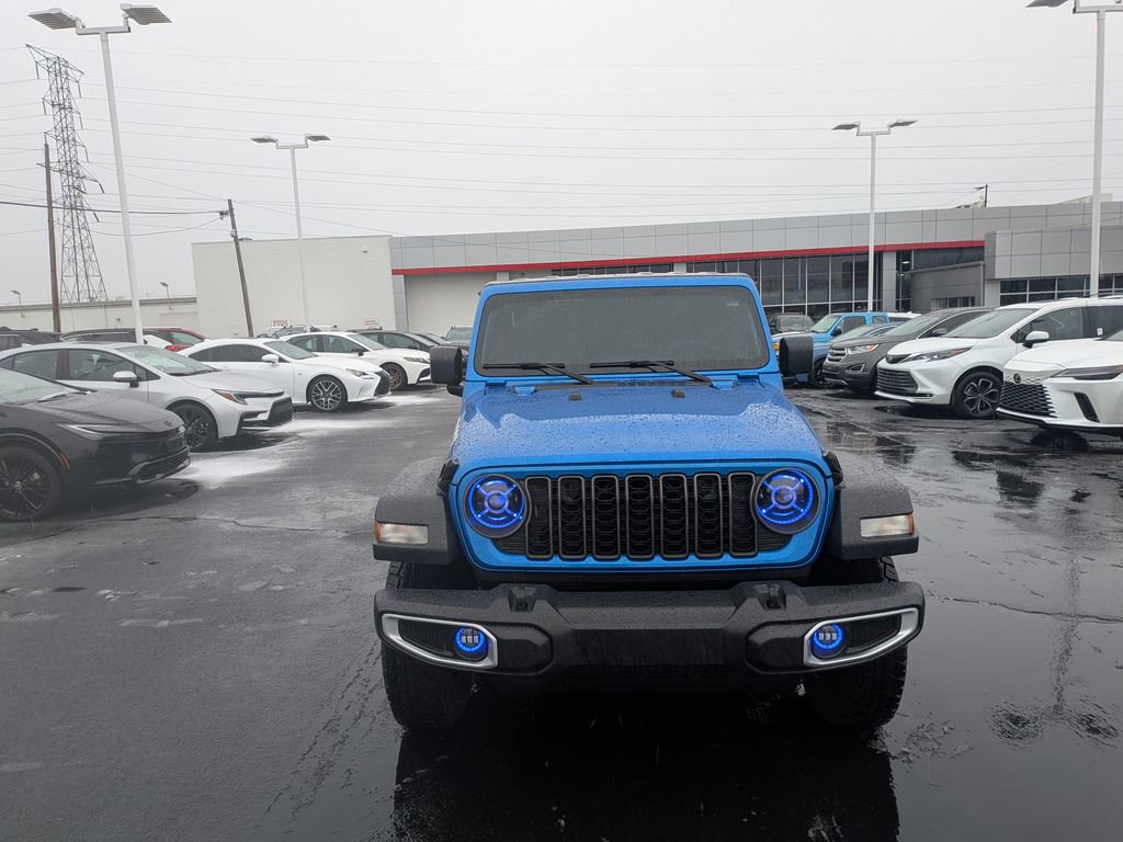 Used 2024 Jeep Gladiator Sport image 2