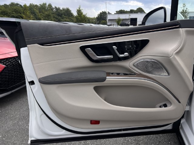 Used 2022 Mercedes-Benz EQS 450+ Sedan image 9