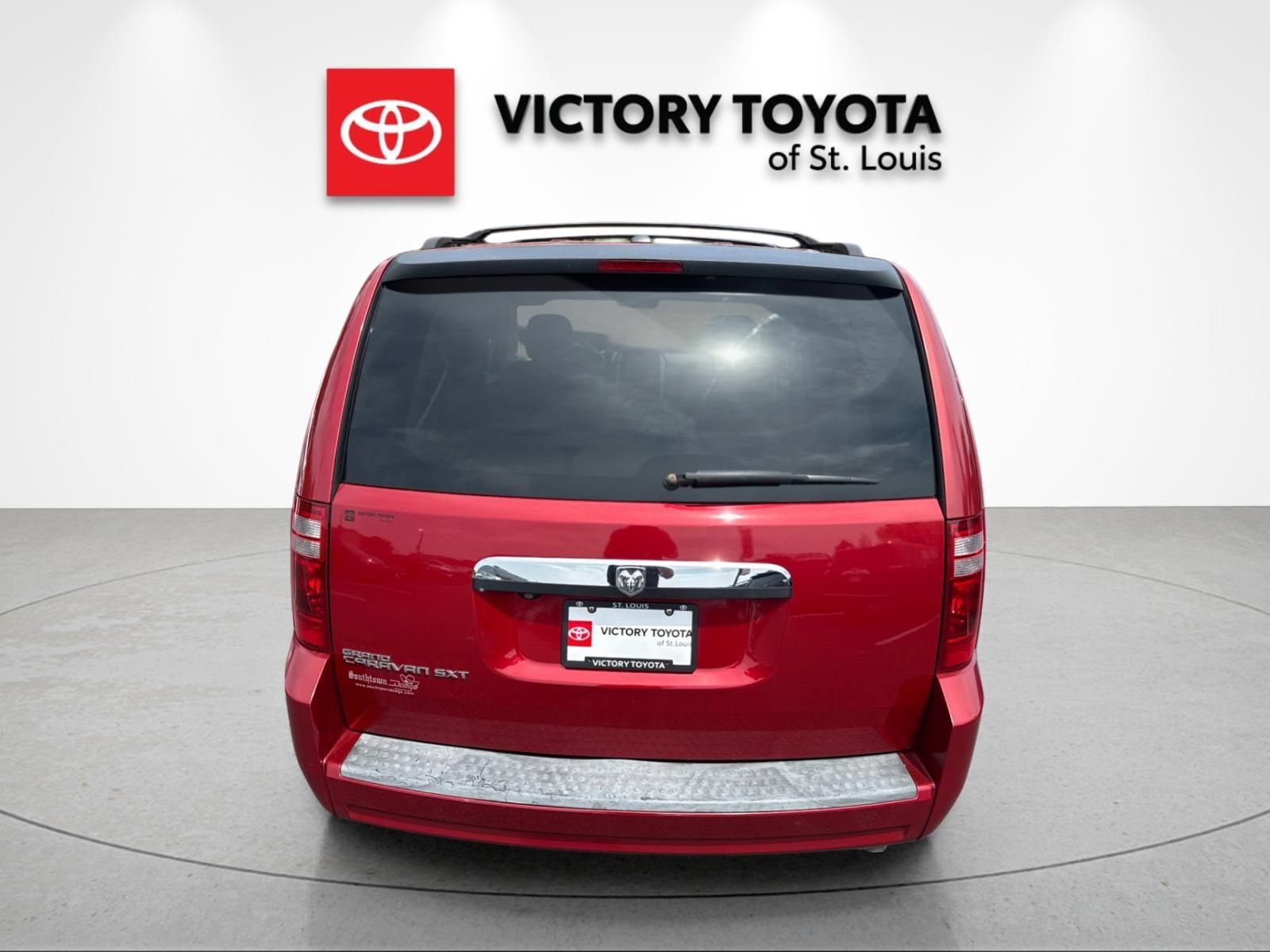 Used 2008 Dodge Grand Caravan SXT w/ Entertainment Group 2 FWD image 4