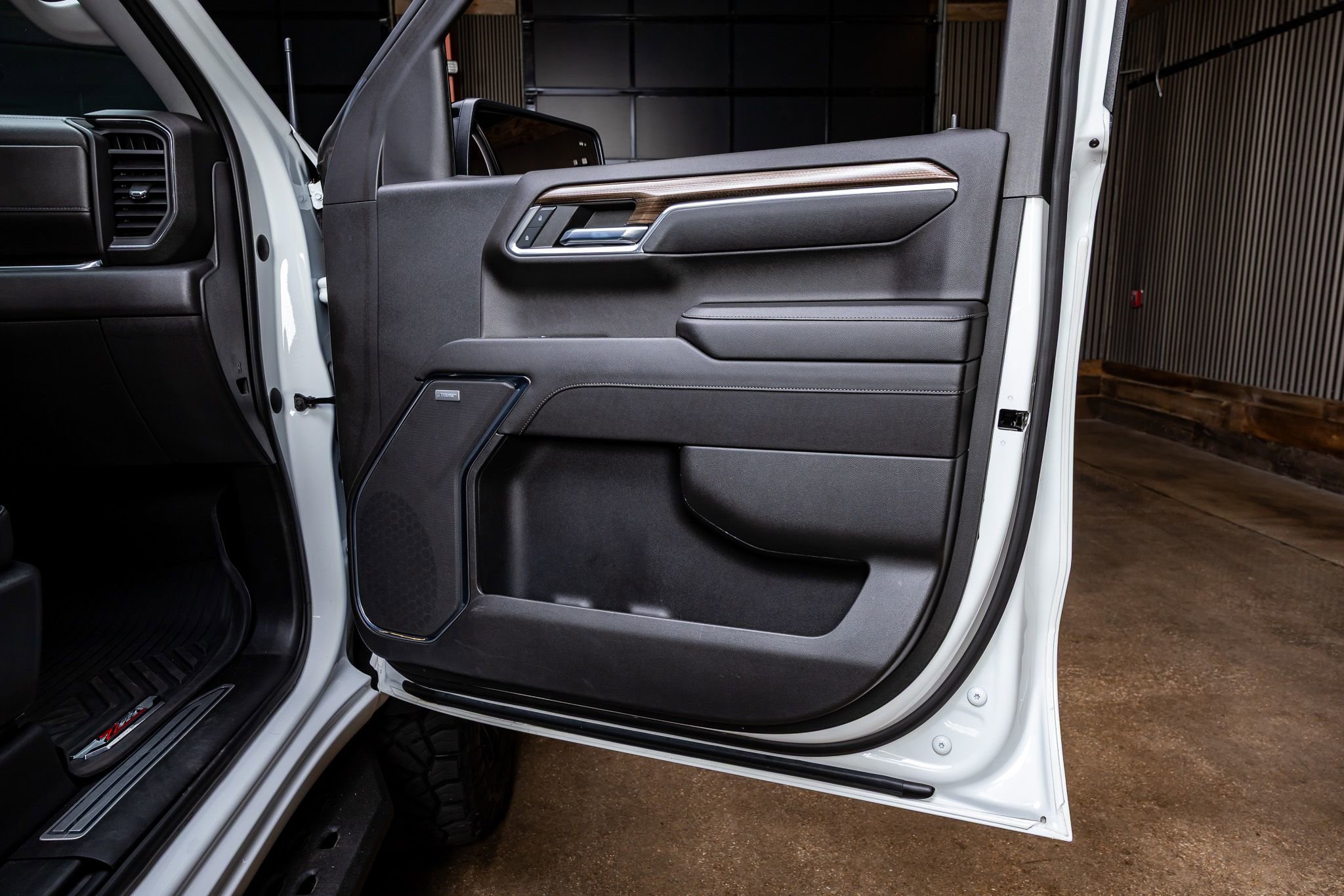 Used 2023 Chevrolet Silverado 1500 LT Trail Boss w/ LT Trail Boss Premium Package image 37