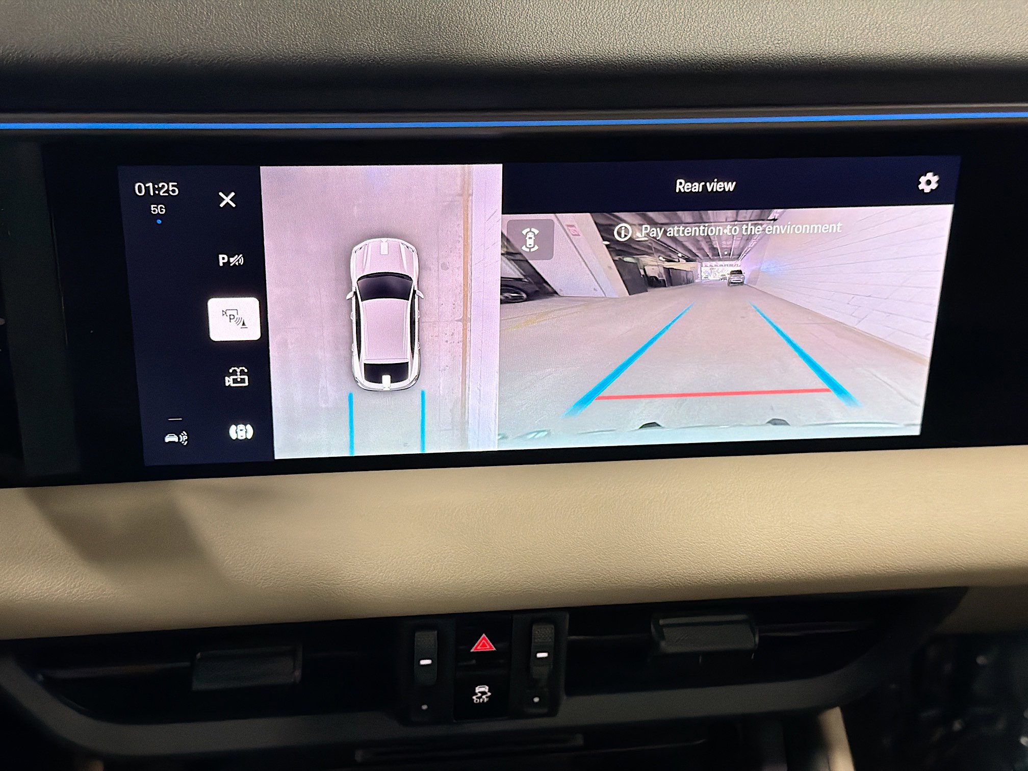 Certified 2025 Porsche Macan 4S Electric image 32