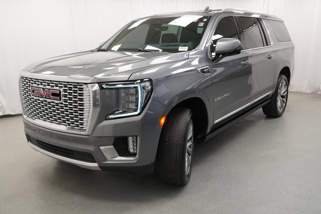 Used 2021 GMC Yukon XL Denali w/ Denali Premium Package AWD/4WD image 3