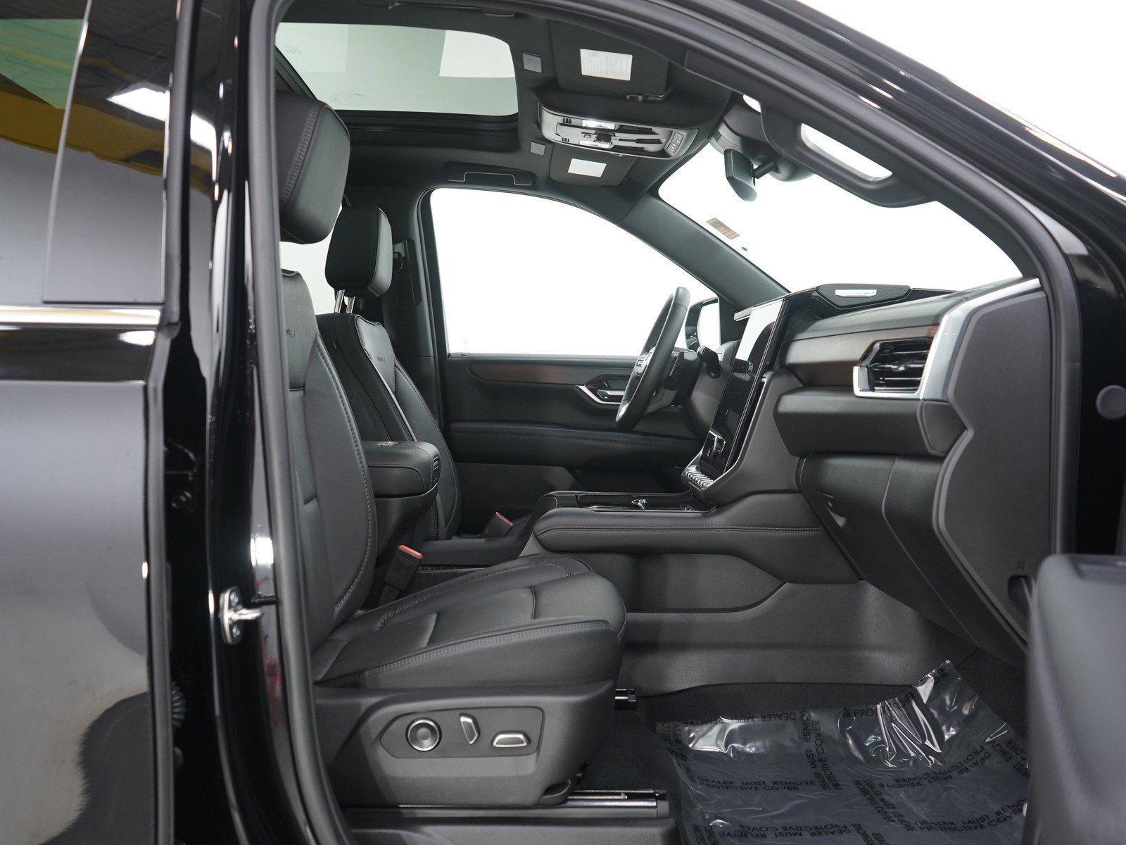 Used 2025 GMC Yukon Denali w/ Sun & Power Step Package image 11